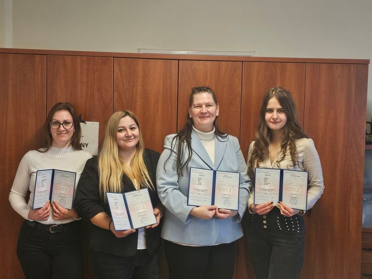 👩💻Sikeres szakmai vizsgát tettek a felnőtt vállalkozási ügyviteli ügyintéző tanulóink