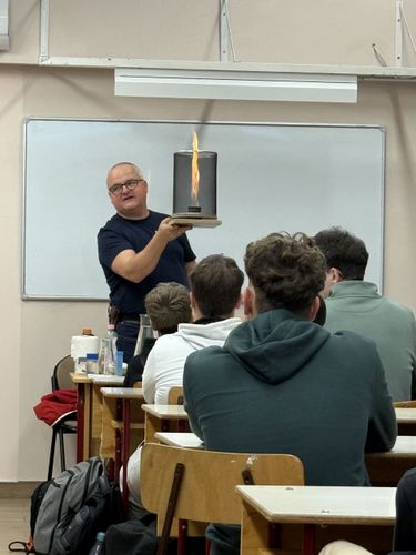AnyagBAZÁRt tudomány: Dr. Póliska Csaba interaktív bemutatója